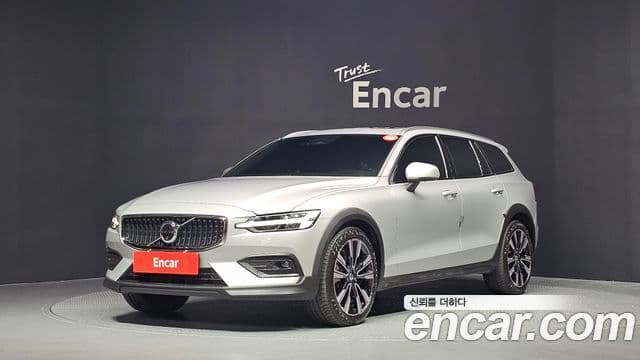 Volvo V60 Cross Country 2024 — ფოტო 1/20