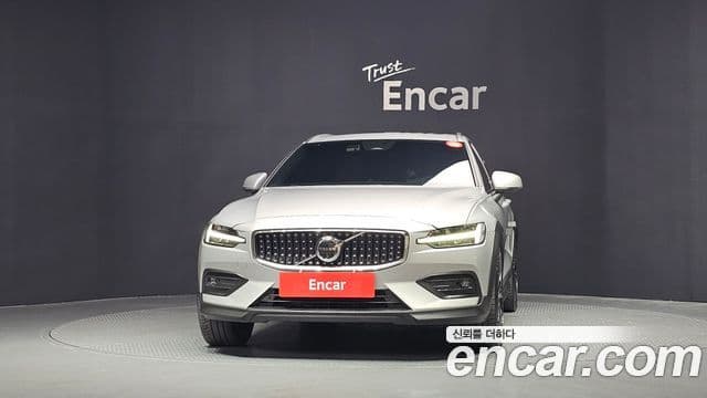 Volvo V60 Cross Country 2024 — ფოტო 3/20