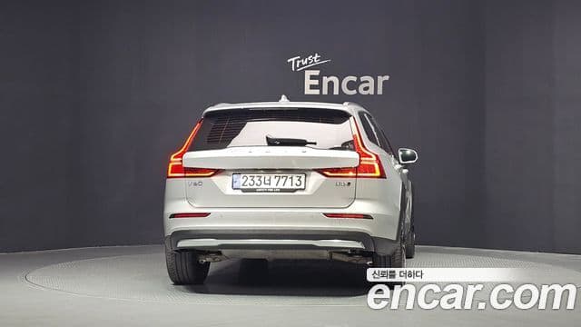 Volvo V60 Cross Country 2024 — ფოტო 4/20