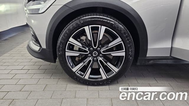 Volvo V60 Cross Country 2024 — ფოტო 5/20