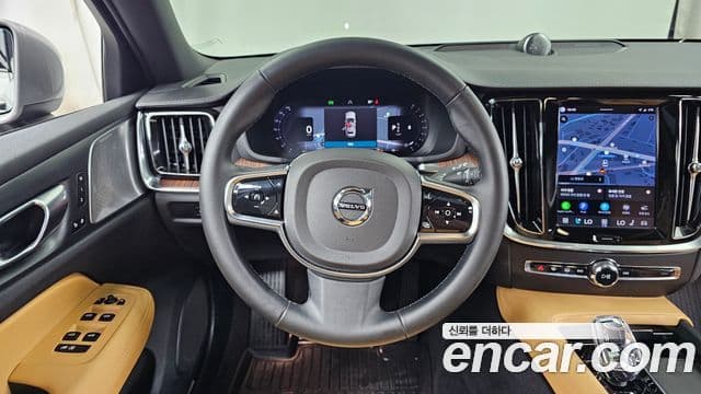 Volvo V60 Cross Country 2024 — ფოტო 13/20