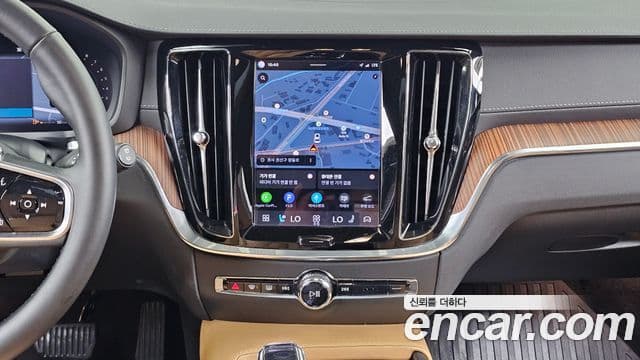 Volvo V60 Cross Country 2024 — ფოტო 14/20