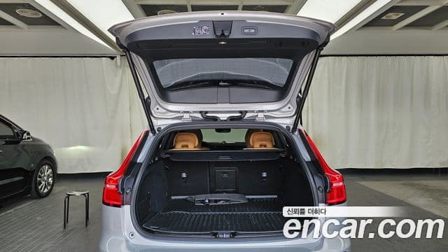 Volvo V60 Cross Country 2024 — ფოტო 20/20