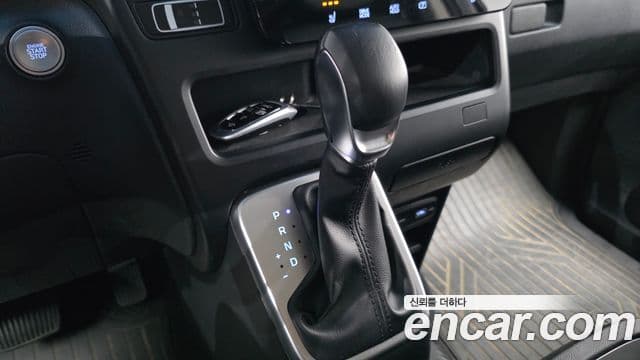 Hyundai Staria 2022 — Фото 9/20
