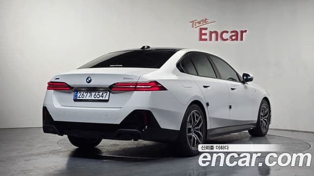BMW 5 Series 2023 — ფოტო 2/20