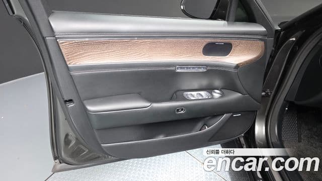Genesis G90 2022 — Photo 23/38