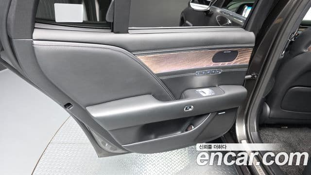 Genesis G90 2022 — Photo 35/38