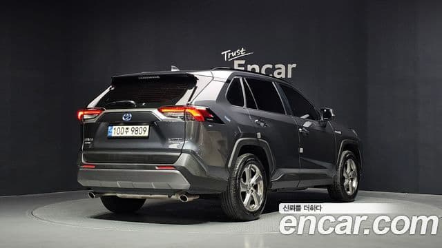 Toyota RAV4 2021 — Şəkil 2/20