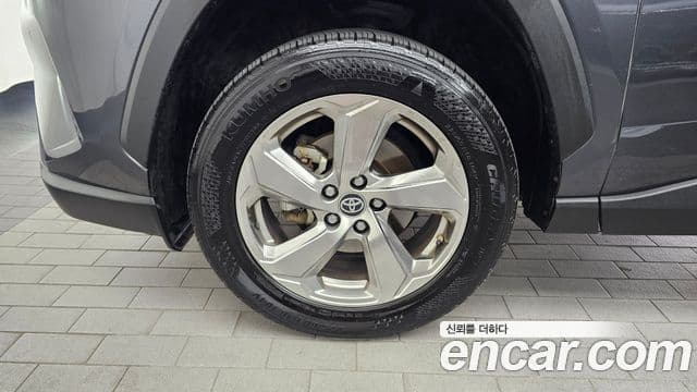 Toyota RAV4 2021 — Şəkil 5/20