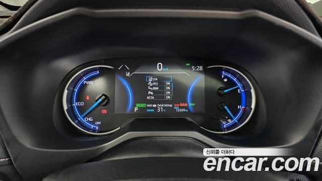 Toyota RAV4 2021 — ფოტო 8/20