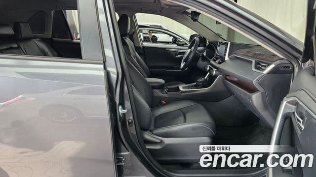 Toyota RAV4 2021 — ფოტო 11/20