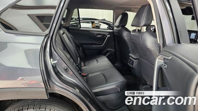 Toyota RAV4 2021 — ფოტო 12/20