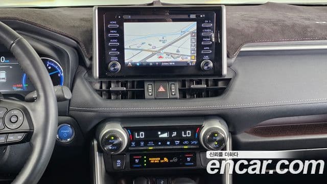 Toyota RAV4 2021 — ფოტო 14/20