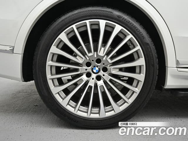 BMW X7 2021 — Photo 15/20