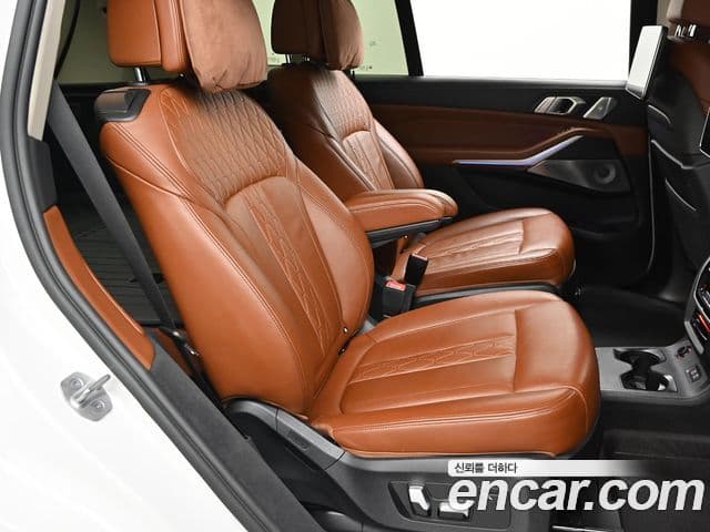 BMW X7 2021 — Photo 2/20