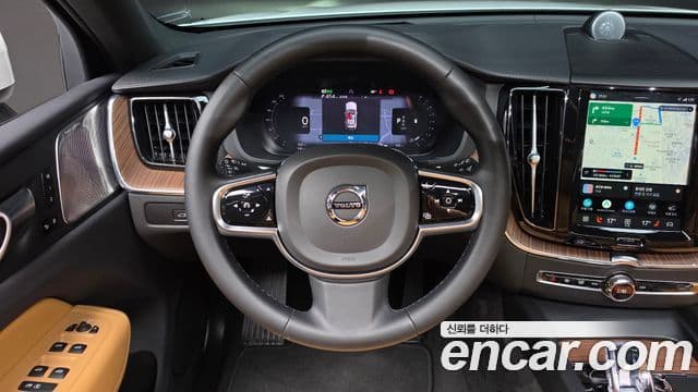 Volvo XC60 2023 — Şəkil 12/20
