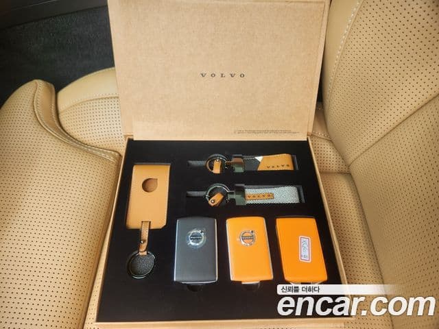 Volvo XC60 2023 — Şəkil 17/20