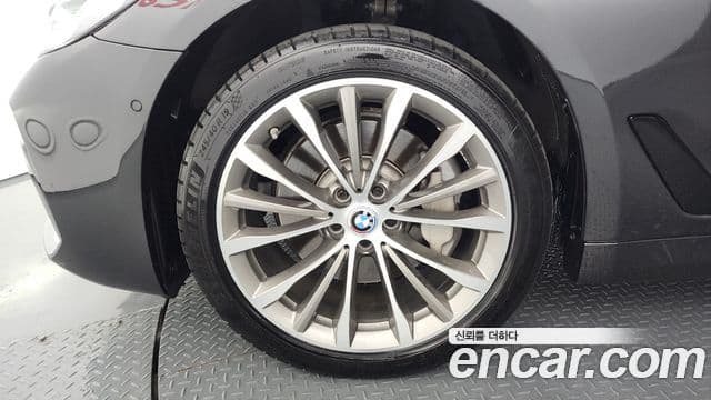 BMW 5 Series 2018 — Şəkil 5/20