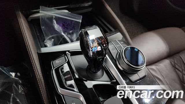 BMW 5 Series 2018 — Şəkil 9/20