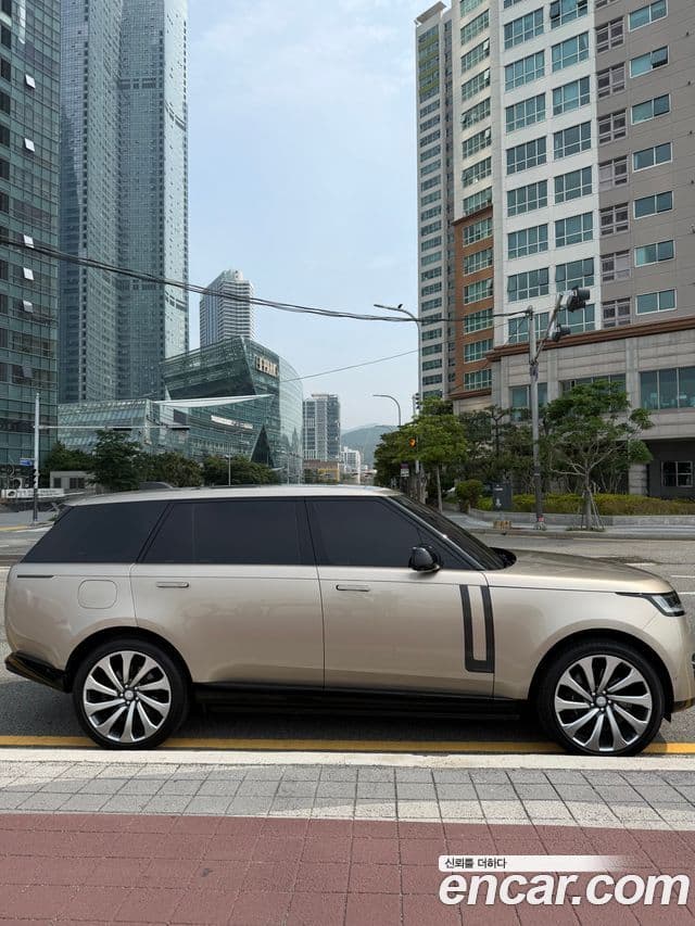 Land Rover Range Rover 2023 — ფოტო 5/10
