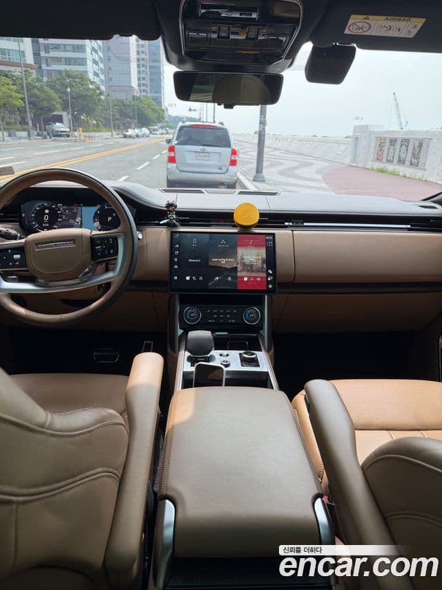 Land Rover Range Rover 2023 — фото 9 из 10