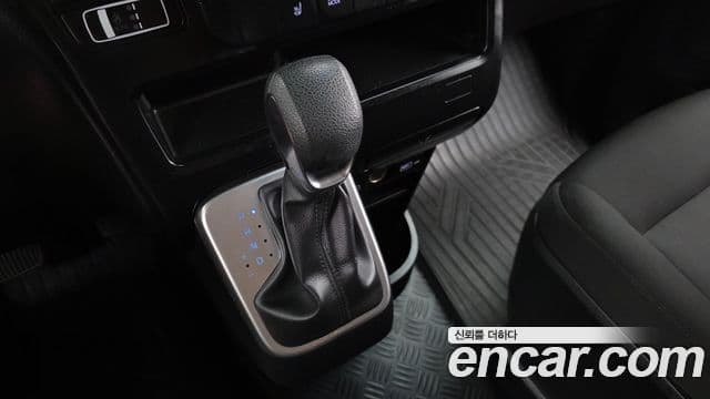 Hyundai Staria 2022 — ფოტო 9/20