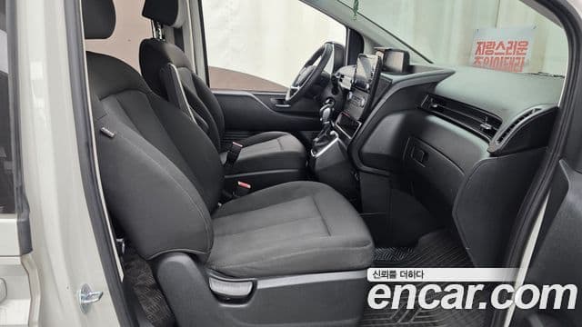 Hyundai Staria 2022 — Photo 17/31