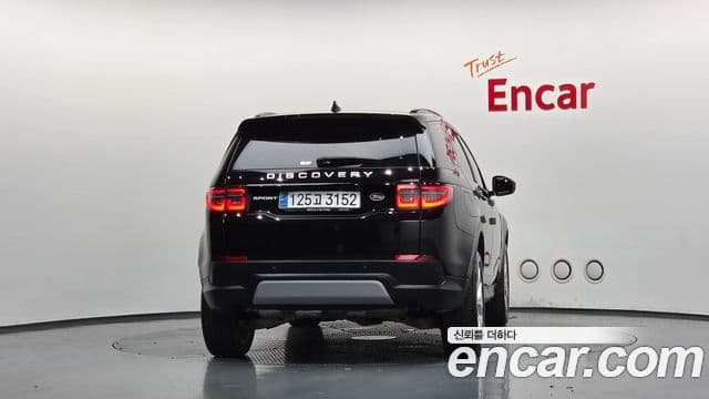 Land Rover Discovery Sport 2023 — ფოტო 4/20