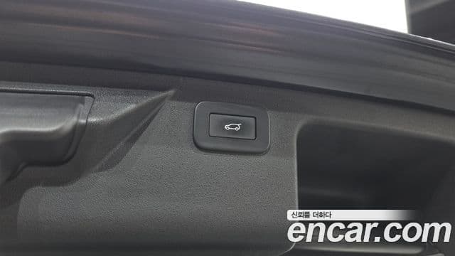 Land Rover Discovery Sport 2023 — ფოტო 19/20
