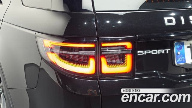 Land Rover Discovery Sport 2023 — Photo 7/40
