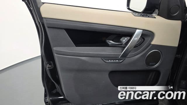 Land Rover Discovery Sport 2023 — Photo 26/40