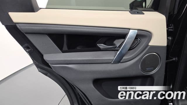Land Rover Discovery Sport 2023 — Photo 31/40