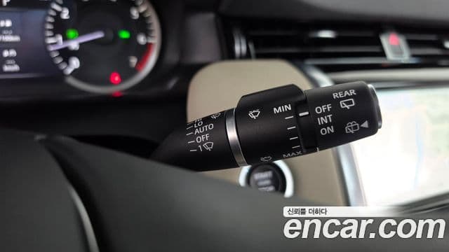 Land Rover Discovery Sport 2023 — Photo 32/40