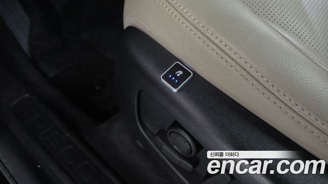 Land Rover Discovery Sport 2023 — Photo 20/40