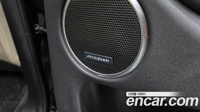 Land Rover Discovery Sport 2023 — Photo 27/40