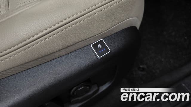 Land Rover Discovery Sport 2023 — Photo 16/40
