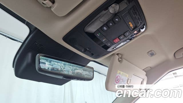 Kia Carnival 2024 — ფოტო 18/20