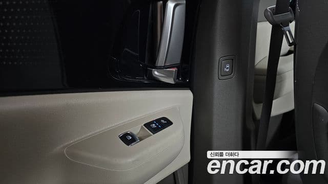 Kia Carnival 2024 — ფოტო 19/20