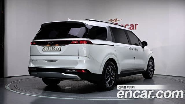 Kia Carnival 2022 — ფოტო 2/20