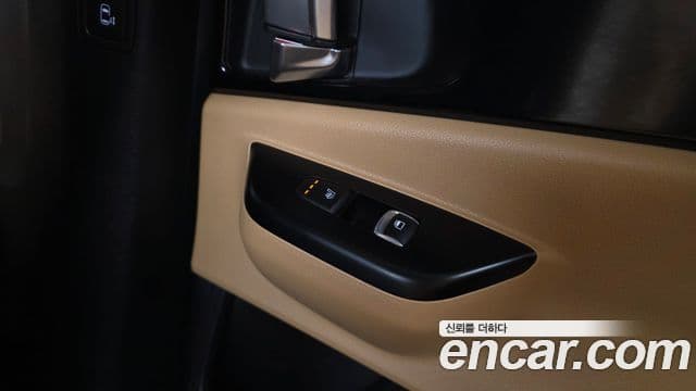 Kia Carnival 2022 — ფოტო 19/20