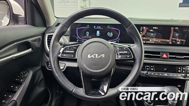 Kia Seltos 2023 — Şəkil 13/20