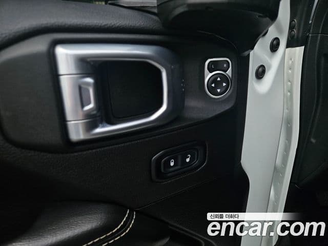 Jeep Wrangler 2022 — Photo 12/16