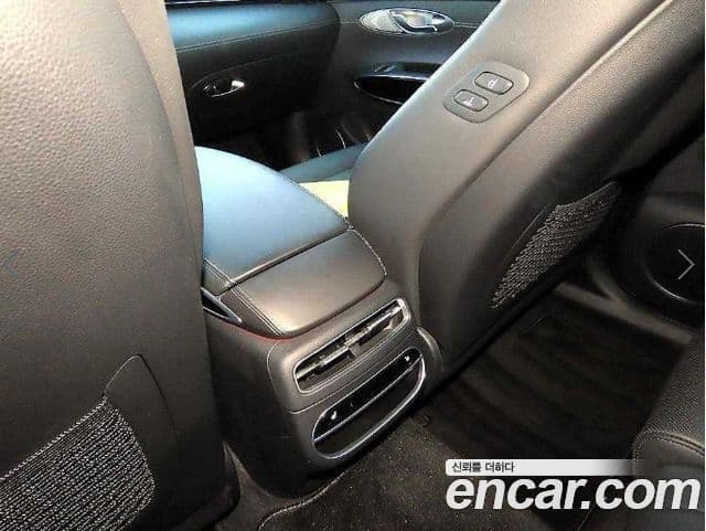 Genesis GV70 2021 — ფოტო 15/20