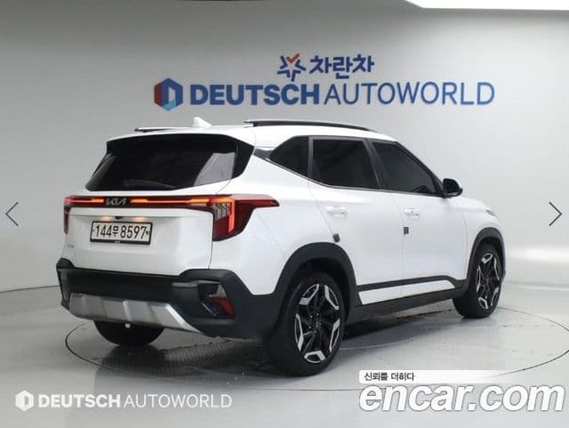 Kia Seltos 2022 — ფოტო 1/20