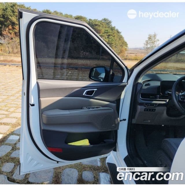 Kia Carnival 2024 — ფოტო 8/19