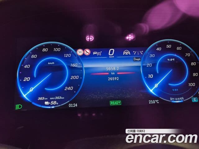 Mercedes-Benz EQS SUV 2024 — Photo 9/10