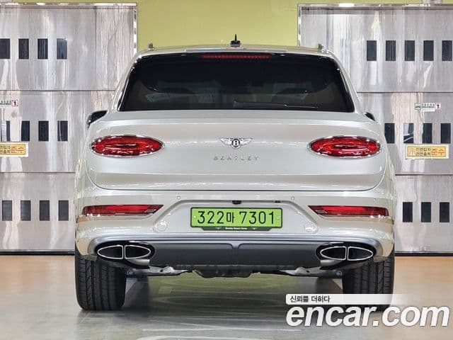 Bentley Bentayga 2026 — ფოტო 4/20