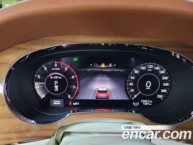 Bentley Bentayga 2026 — ფოტო 8/20