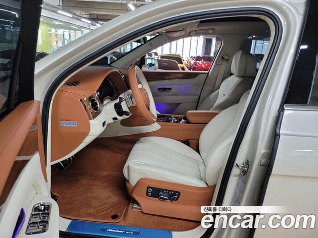 Bentley Bentayga 2026 — ფოტო 10/20