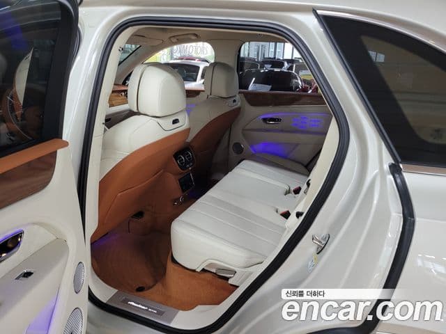 Bentley Bentayga 2026 — ფოტო 11/20